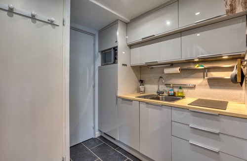 Frontignan House | Holiday Home 'Maison Frontignan Plage' with Private Pool, Wi-Fi and Air Conditioning