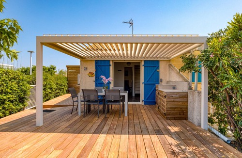 Frontignan House | Holiday Home 'Maison Frontignan Plage' with Private Pool, Wi-Fi and Air Conditioning