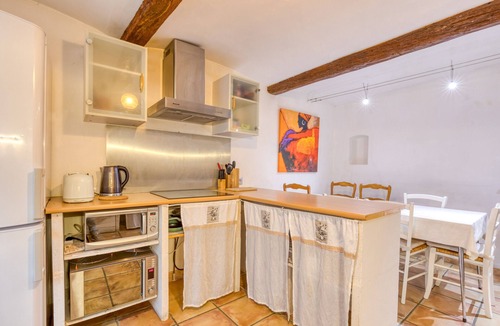 Marsillargues House | Holiday Home 'Maison En Petite Camargue' with Shared Terrace and Wi-Fi