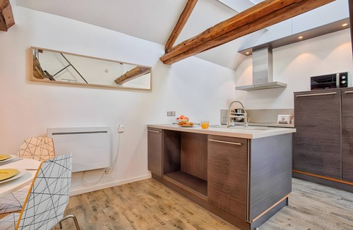 Sommervieu House | Holiday Home 'Maison 6p Jardin - Bayeux Et D-Day'