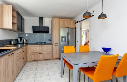 Guerande House | Holiday Home 'Maison Ker Hélène' with Private Terrace, Wi-Fi and Air Conditioning