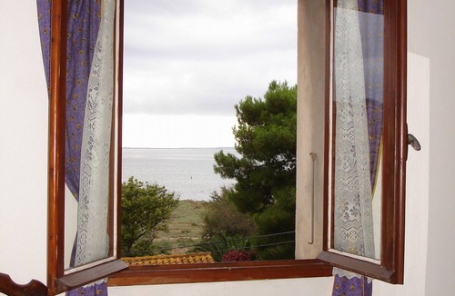 Bages House | Holiday Home 'Maison Vacances Mer' with Lake View and Private Terrace