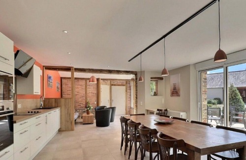 Amanlis House | Holiday Home 'Maison' with Private Terrace and Wi-Fi
