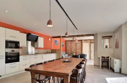 Amanlis House | Holiday Home 'Maison' with Private Terrace and Wi-Fi