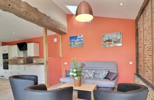 Amanlis House | Holiday Home 'Maison' with Private Terrace and Wi-Fi