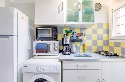 Lattes House | Holiday Home 'Maisonnette 37 m²' with Private Terrace and Wi-Fi