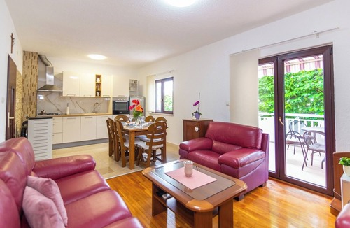 Donji Prolozac House | Holiday home Maja with pool
