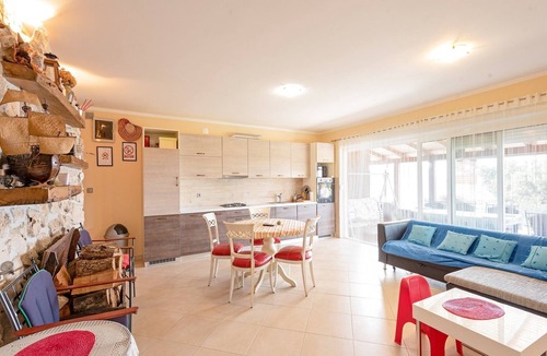 Kolan House | Holiday Home Mandre near Stunning Beaches