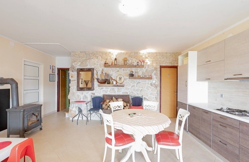 Kolan House | Holiday Home Mandre near Stunning Beaches