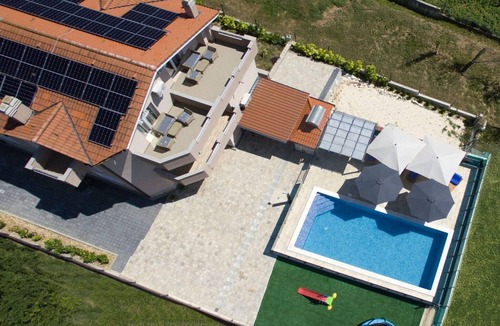 Cavoglave House | Holiday Home Marana - Five Bedroom Holiday Home