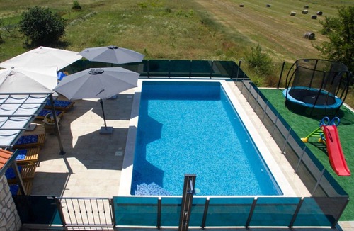 Cavoglave House | Holiday Home Marana - Five Bedroom Holiday Home