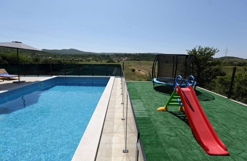 Cavoglave House | Holiday Home Marana - Five Bedroom Holiday Home