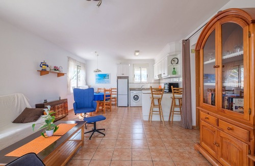 Vinaros House | Holiday Home 'Marblau 3' with Pool, Garden and Air Conditioning