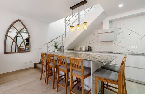 Cambrils House | Holiday Home 'Marés' with Shared Pool, Wi-Fi and Air Conditioning