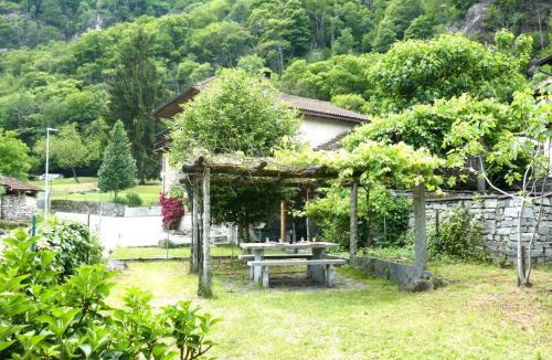 Lodrino House | Holiday Home Margarita by Interhome