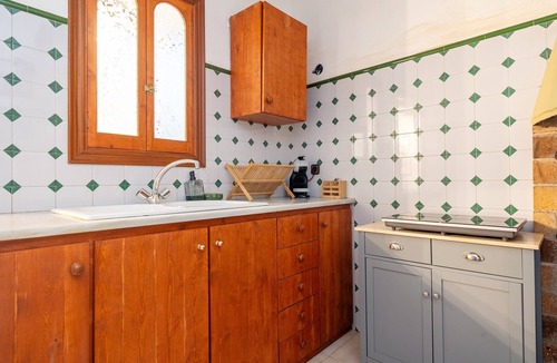 Santes Creus House | Holiday Home 'Maria' with Mountain Views, Balcony and Wi-Fi