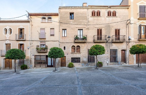 Santes Creus House | Holiday Home 'Maria' with Mountain Views, Balcony and Wi-Fi