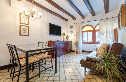 Santes Creus House | Holiday Home 'Maria' with Mountain Views, Balcony and Wi-Fi