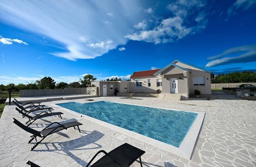 Benkovac Ski Chalet | Holiday Home Marija with pool 6+2