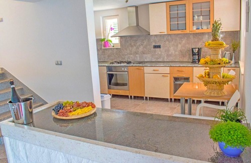 Rogoznica House | Holiday home Marko, (14162), Rogoznica, hr