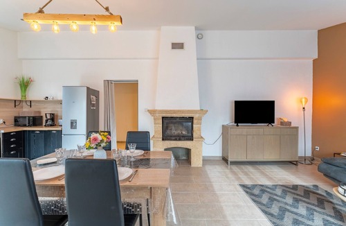 Beaucaire House | Holiday Home 'Marquet' with Private Terrace, Shared Garden and Air Conditioning