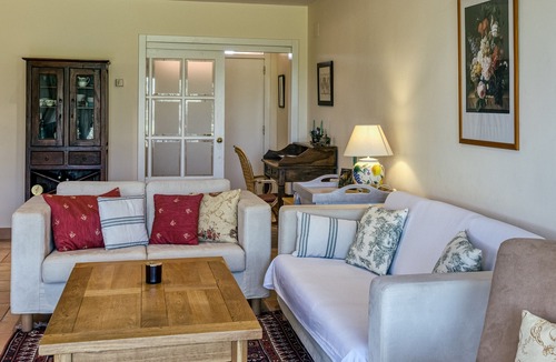 Navata House | Holiday Home "Marta" with Shared Pool & Wi-Fi