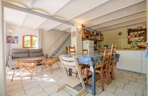 Courry House | Holiday Home 'Mas Du Tilleul' with Private Pool, Private Terrace and Wi-Fi