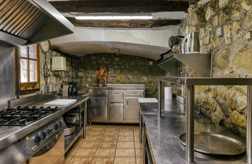 Seguero House | Holiday Home 'Mas Salvanera' with Mountain View, Pool & Wi-Fi