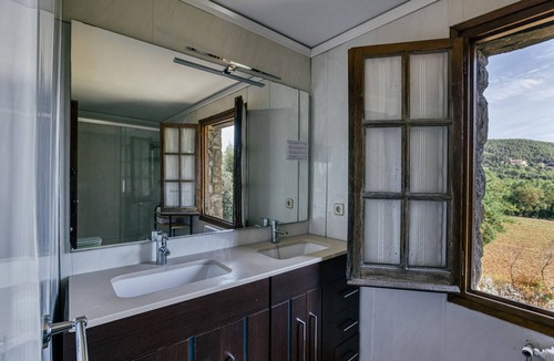 Seguero House | Holiday Home 'Mas Salvanera' with Mountain View, Pool & Wi-Fi