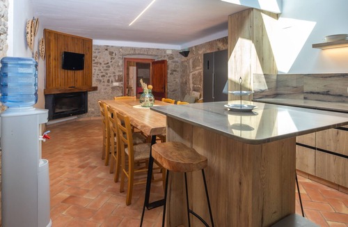 Fontcoberta House | Holiday Home 'Mas' with Mountain View, Wi-Fi and Air Conditioning