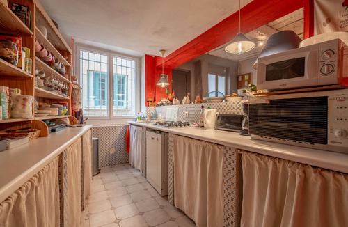 La Palme House | Holiday Home 'Massenet' with Shared Terrace, Private Garden and Wi-Fi