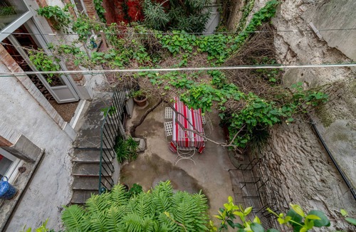 La Palme House | Holiday Home 'Massenet' with Shared Terrace, Private Garden and Wi-Fi