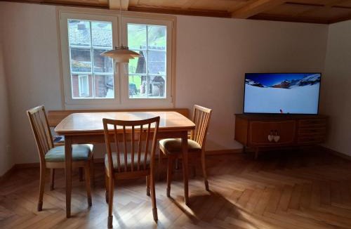 Luchsingen House | Holiday Home Mattishüüsli by Interhome