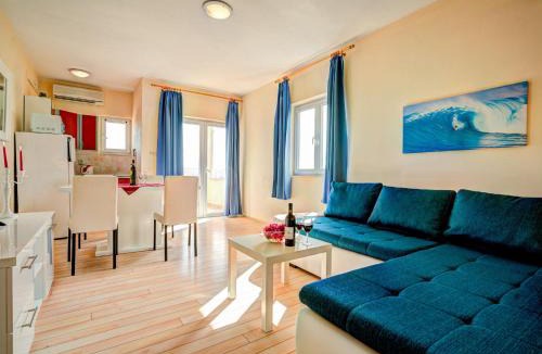Dinjiska House | Holiday Home Melandura by Interhome