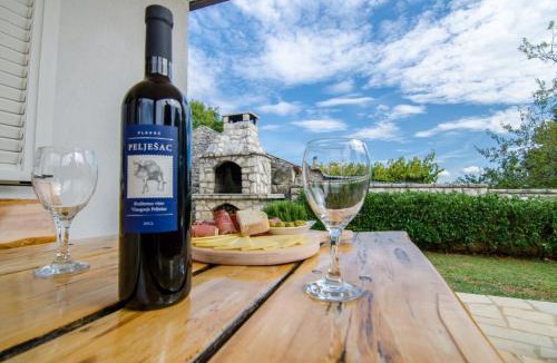 Marceljani House | Holiday Home Mia by 22Estates