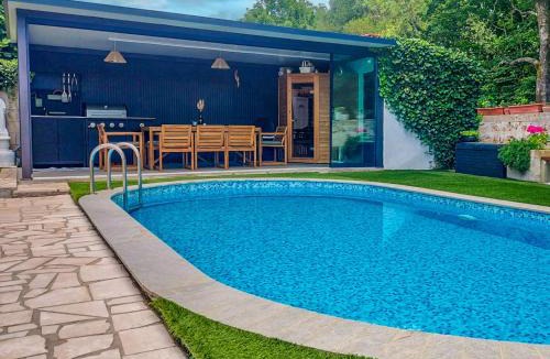 Polje House | Holiday Home Mikac by Interhome