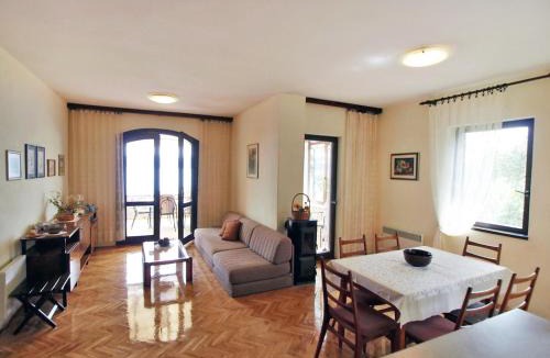 Mali Iz House | Holiday Home Mirta by Interhome