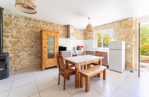 Monteux House | Holiday Home 'Monteux' with Shared Pool, Private Terrace and Wi-Fi