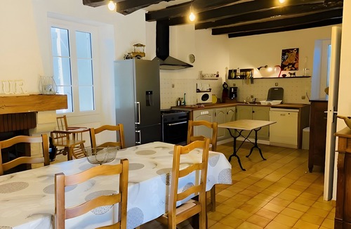 Les Arques House | Holiday Home 'Moulin De La Forge' with Lake View, Private Pool and Wi-Fi