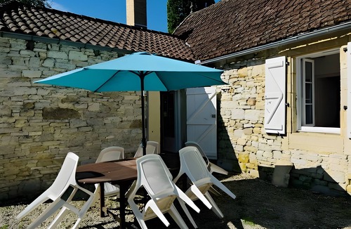 Les Arques House | Holiday Home 'Moulin De La Forge' with Lake View, Private Pool and Wi-Fi