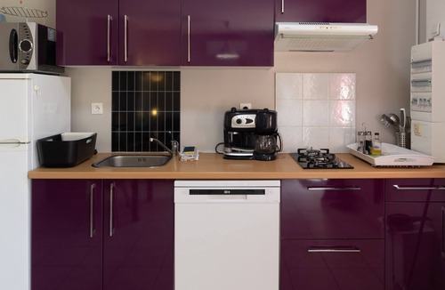 Les Vans House | Holiday Home 'Mûrier' with Mountain View, Wi-Fi and Air Conditioning