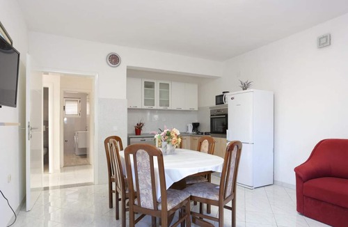 Dvornica House | Holiday Home Nada Rogoznica
