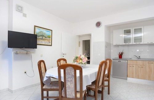Dvornica House | Holiday Home Nada Rogoznica