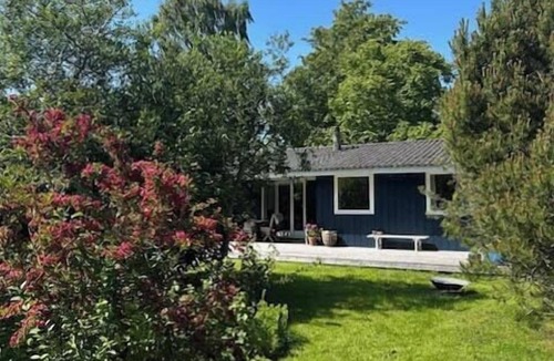 Beder Malling House | Holiday home near Ajstrup beach with a cozy garden