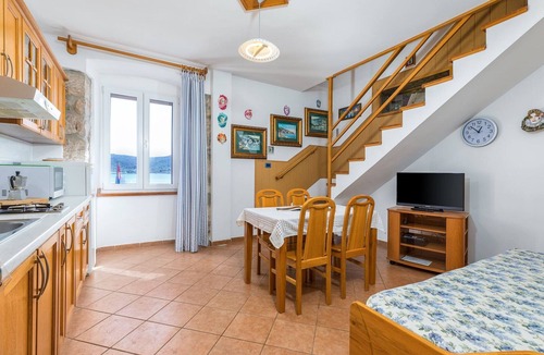Cres Apartment | Holiday Home Near Beach in Croatia