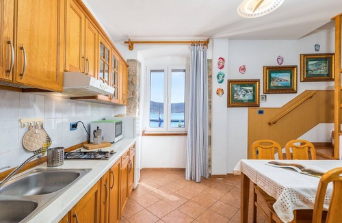Cres Apartment | Holiday Home Near Beach in Croatia