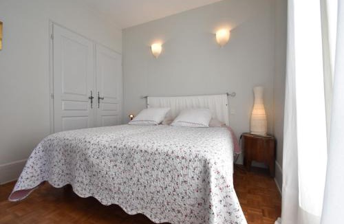 Yevre-le-Chatel House | Holiday Home near Paris with Garden