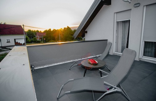 Lovinac House | Holiday Home near Plitvice Lakes