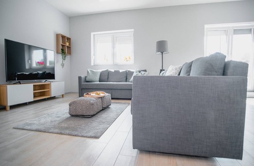 Lovinac House | Holiday Home near Plitvice Lakes