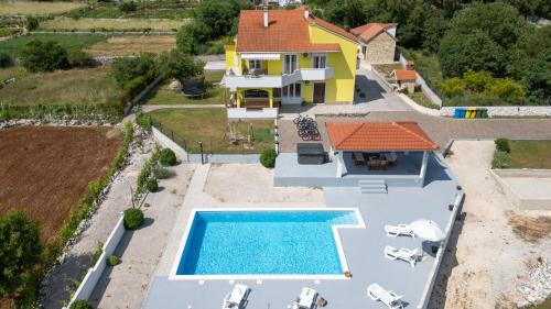 Primorski Dolac Villa | Holiday home Neda by Villas Guide